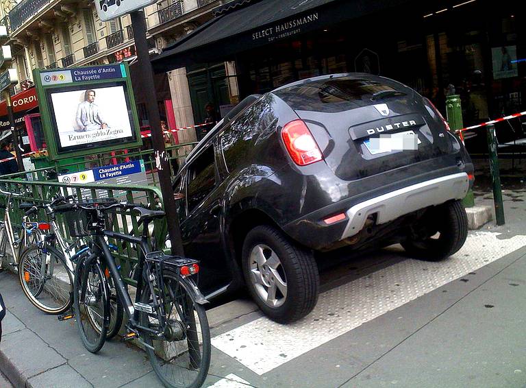 voiture bouche métro